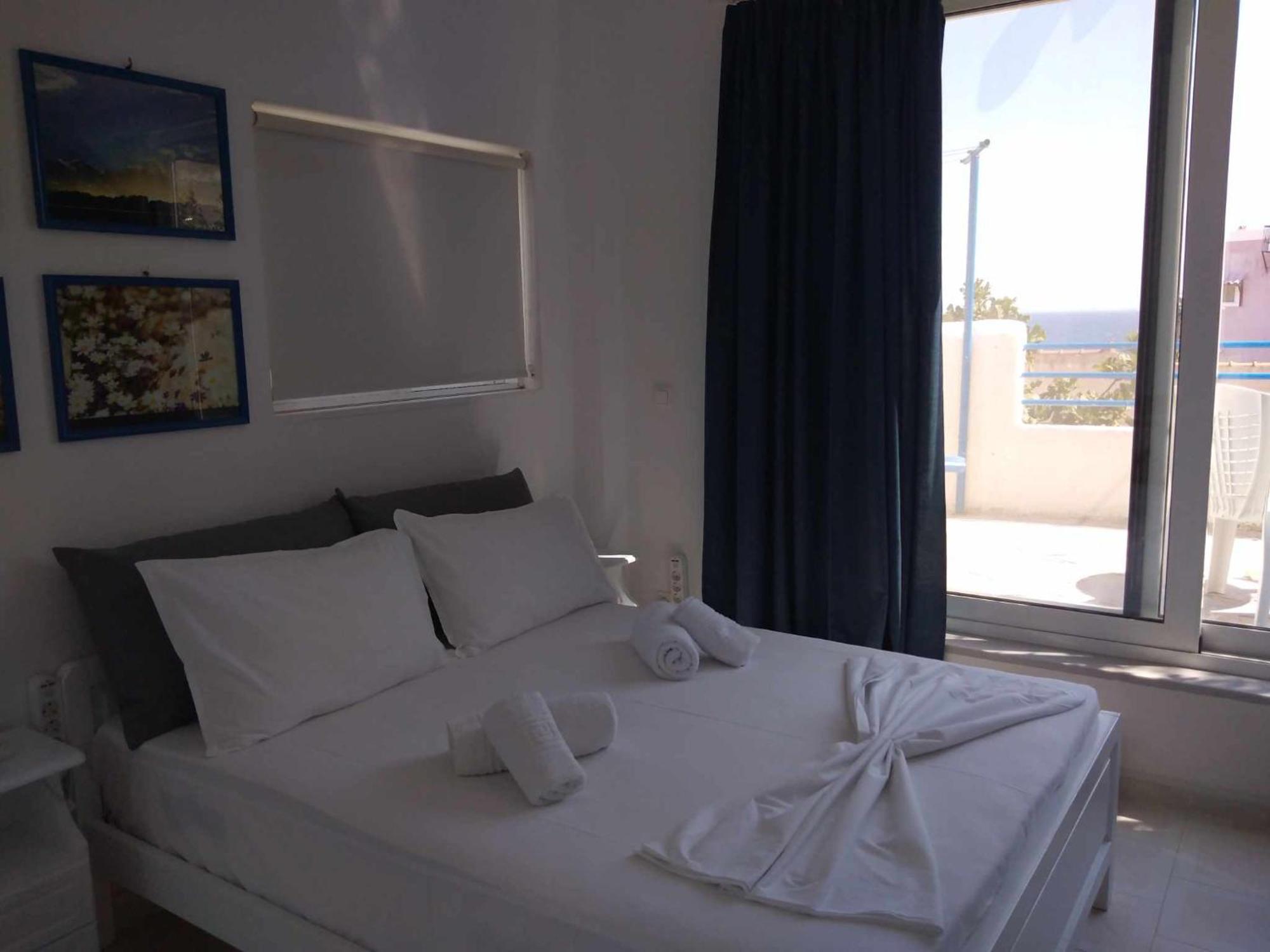 Blue Dolphin Studios And Apartment Vagia  Eksteriør bilde