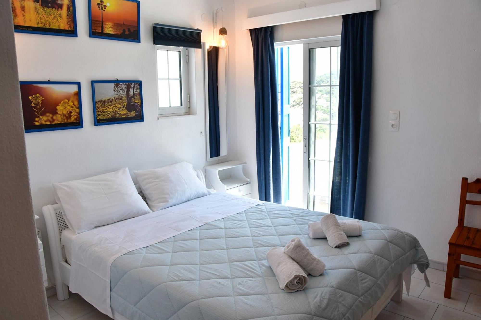 Blue Dolphin Studios And Apartment Vagia  Eksteriør bilde
