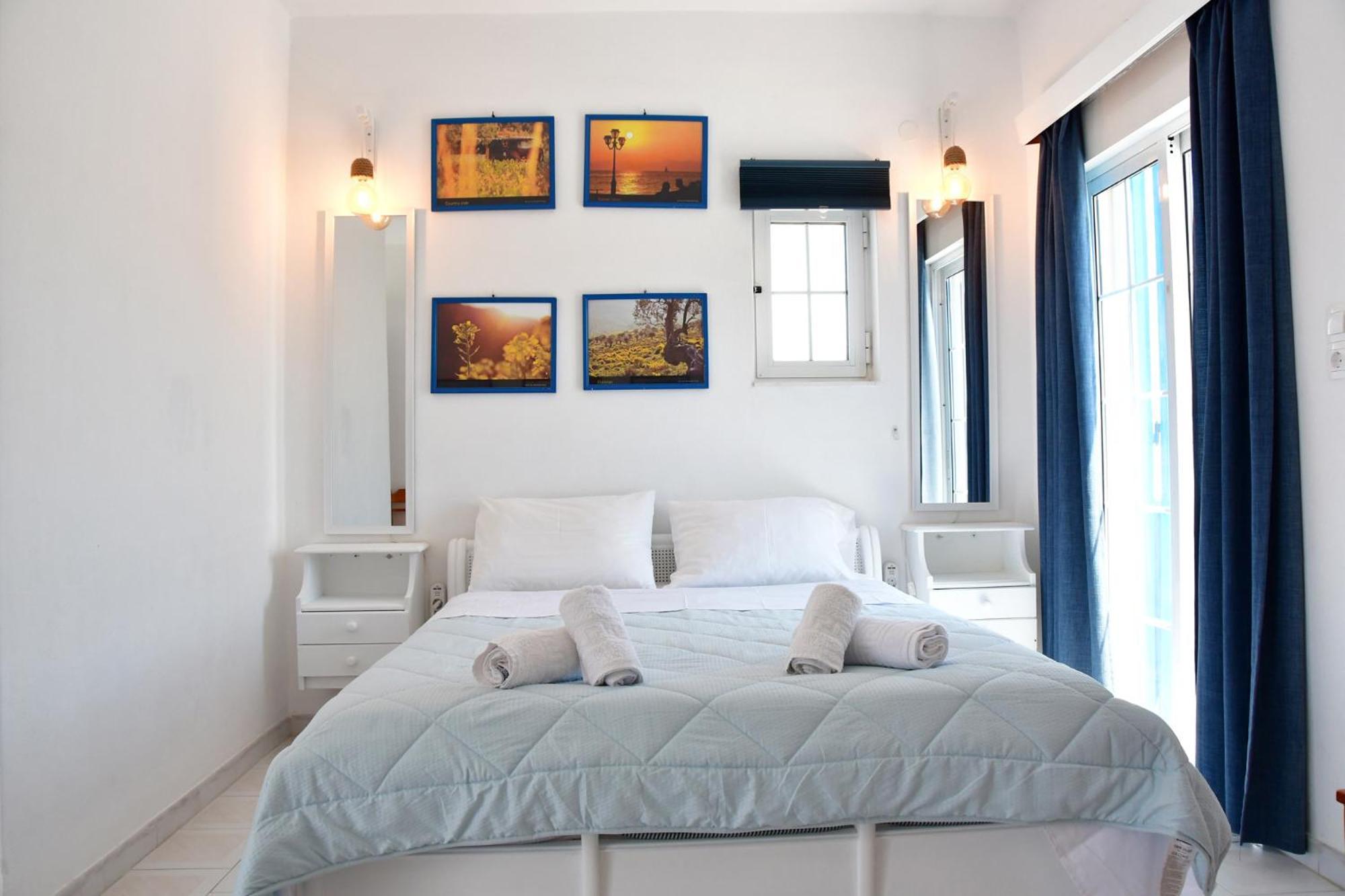 Blue Dolphin Studios And Apartment Vagia  Eksteriør bilde