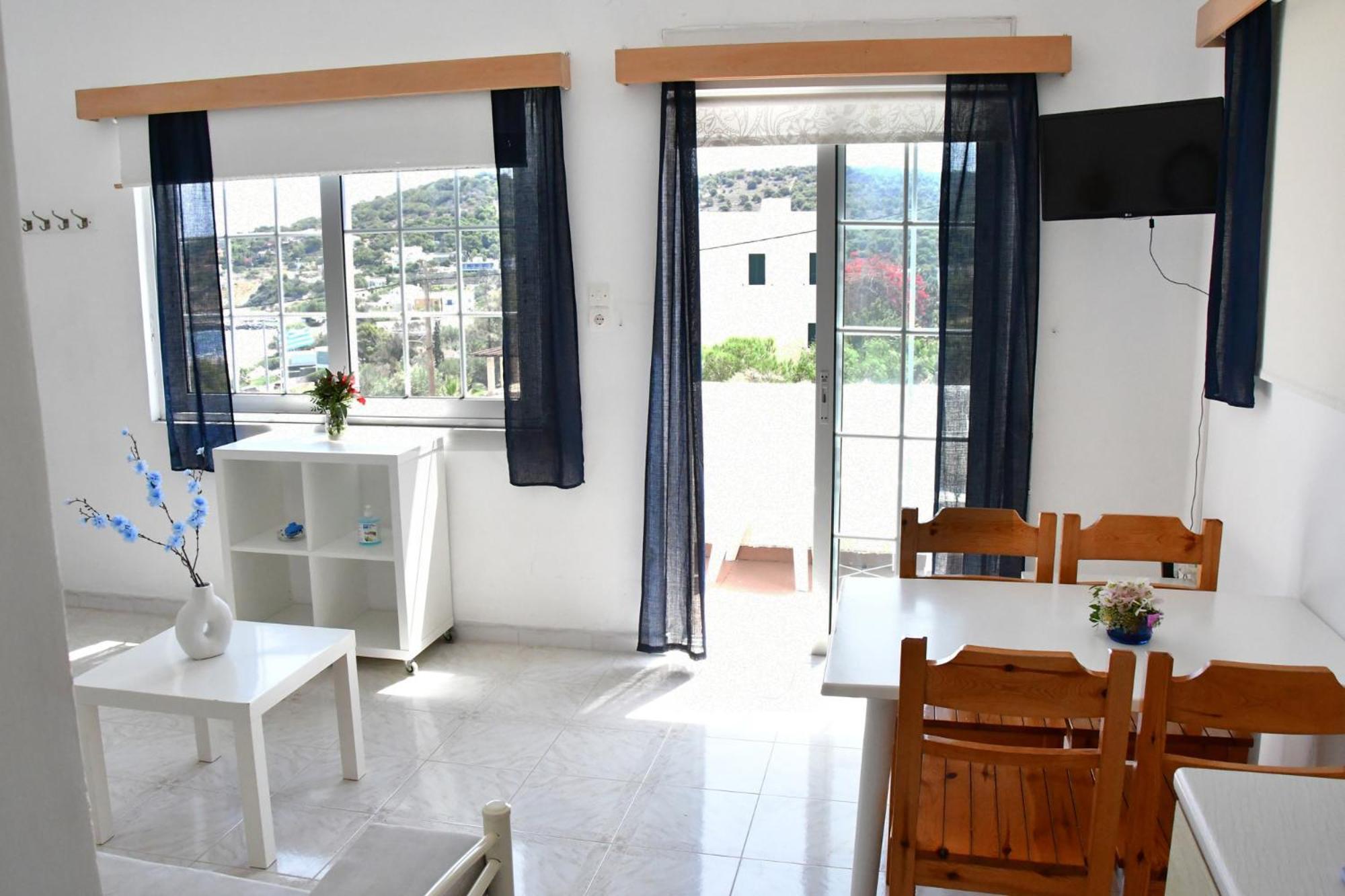 Blue Dolphin Studios And Apartment Vagia  Eksteriør bilde